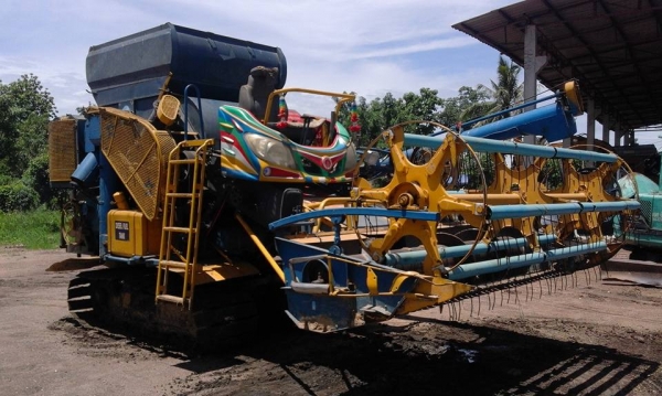 ขายรถเกี่ยวรุ่นเงินมี ปี 53