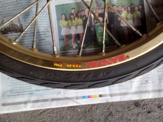 ขายดุมหน้า-หลัง Fino 115 รุ่นคาร์บู พร้อมล้อทอง ขอบ 17 (ยี่ห้อง BANZAI) ล้อไม่คต ไม่ดุ้ง มีรอยนิดหน่อยด้านข้าง พร้อมยางนอกดอกดี และยางใน แต่ปีเก่า เก็บไว้นาน 086-4076768 เน้นโทรเท่านั้น