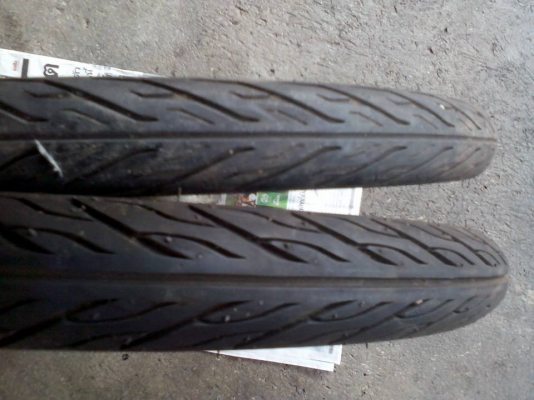 ขายดุมหน้า-หลัง Fino 115 รุ่นคาร์บู พร้อมล้อทอง ขอบ 17 (ยี่ห้อง BANZAI) ล้อไม่คต ไม่ดุ้ง มีรอยนิดหน่อยด้านข้าง พร้อมยางนอกดอกดี และยางใน แต่ปีเก่า เก็บไว้นาน 086-4076768 เน้นโทรเท่านั้น