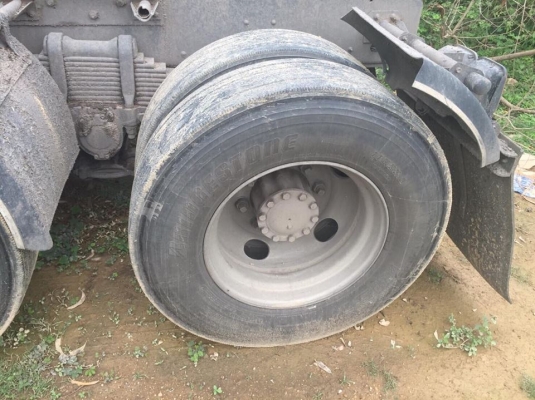 10 ล้อหัวลาก 320 แรง แมคโหลดปี 2550 สภาพดี พร้อมใช้ เก๋งเคยทำสีมาบ้างแล้ว