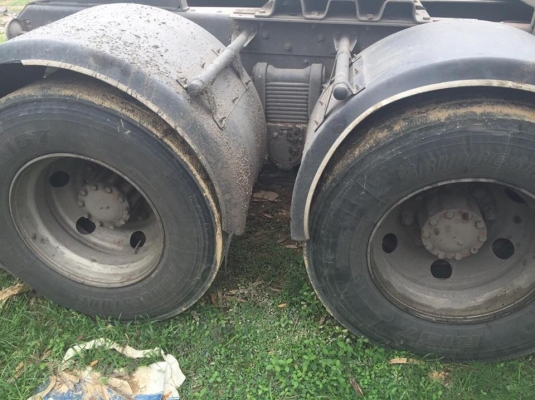 10 ล้อหัวลาก 320 แรง แมคโหลดปี 2550 สภาพดี พร้อมใช้ เก๋งเคยทำสีมาบ้างแล้ว