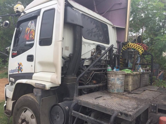 10 ล้อหัวลาก 320 แรง แมคโหลดปี 2550 สภาพดี พร้อมใช้ เก๋งเคยทำสีมาบ้างแล้ว