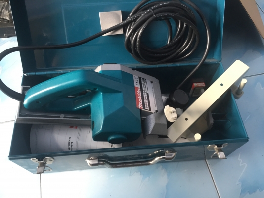 ขายกบไฟฟ้า 3" MAKITA 1100 สภาพแก่ะกล่อง 2ตัวครับ