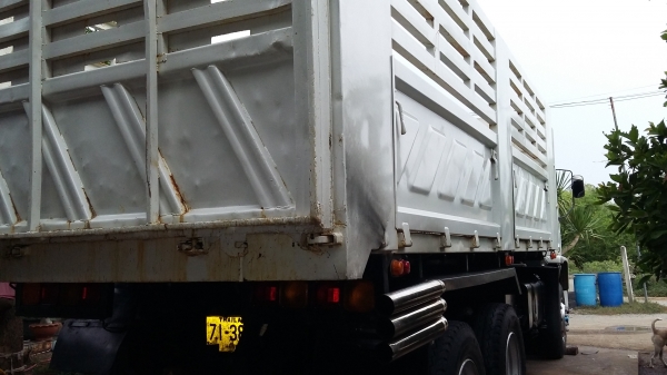 ขายสิบล้อดั๊มสองเพลาอีซูซุเดก้า 270 ยูโรทู ปี 51 แมกโหลด สนใจ 081 7368589