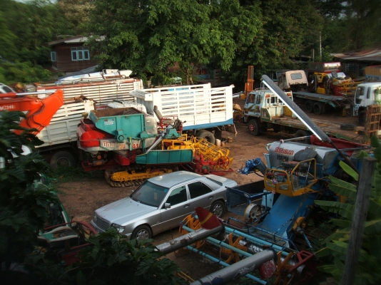 เลิกกิจการ ขายด่วน รถสิบล้อ รถแม็คโคร รถเกี่ยวข้าว รถเทลเลอร์ รถดั๊มพ์ รถโม่ปูน