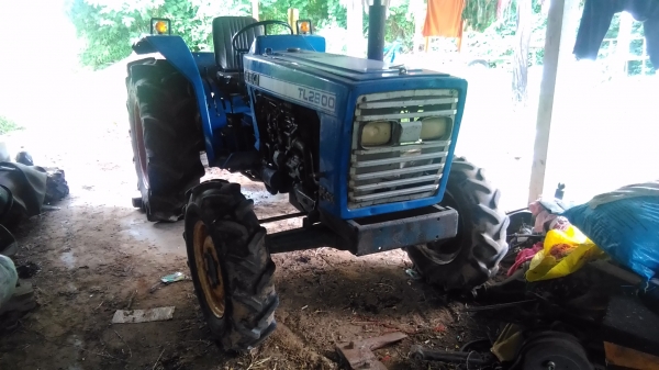 28แรง4x4ตัวเท่าคูโบต้า45แรงกว่าเห็นๆแถมยางเส้นใหม่ครับ