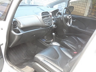 HONDA JAZZ 1.5 VTEC AUTO ปี 2009 รถพร้อมใช้ ขายถูก T.086-527-9533