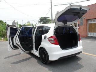 HONDA JAZZ 1.5 VTEC AUTO ปี 2009 รถพร้อมใช้ ขายถูก T.086-527-9533