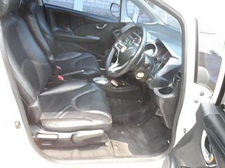 HONDA JAZZ 1.5 VTEC AUTO ปี 2009 รถพร้อมใช้ ขายถูก T.086-527-9533