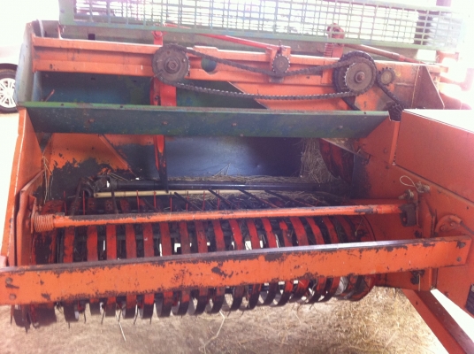 ขาย เครื่องอัดฟาง รุ่น kmt 1600