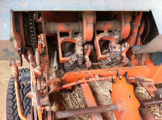 ขาย เครื่องอัดฟาง รุ่น kmt 1600