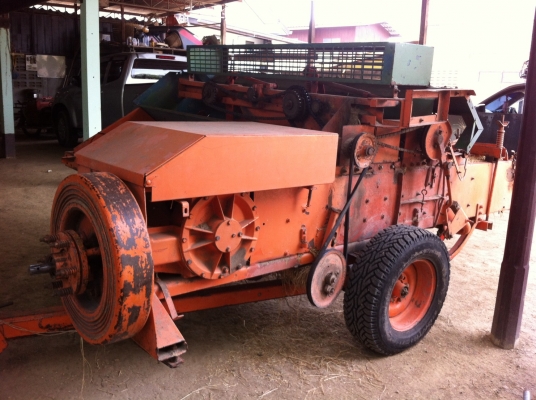 ขาย เครื่องอัดฟาง รุ่น kmt 1600