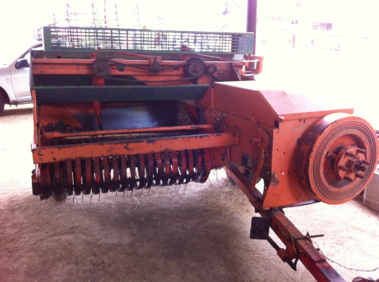 ขาย เครื่องอัดฟาง รุ่น kmt 1600