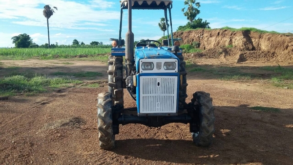 ขายรถไถแชมป์ 30 แรงสองเพลาพร้อมผาน5&times;22ใช้งานอยู่