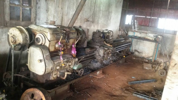 ขายเครื่องกลึงยุโรปวงสวิง800เปิดคอม้าได้ยันศูนย์2.7เมตรยาว13ฟุตราคา160000