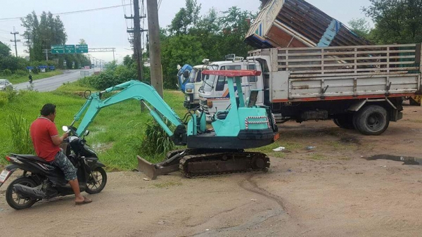 แบ็คโฮ 30รุน3 รถไช้งานได้ดี ไม่โหลด แบ็คโฮ 30รุน3 รถไช้งานได้ดี ไม่โหลด