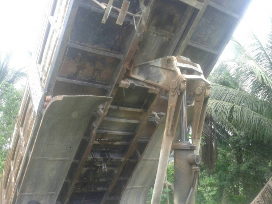 ขายรถบรรทุก 10 ล้อดัมพ์ MITSUBISHI FN527TF 220 แรงม้า ราคา 750000