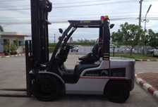 ให้เช่ารถโฟร์คลิฟท์ ทุกขนาด ทั้งเครื่องยนต์ดีเซล LPG, ไฟฟ้า, Reach Truck บริการทั่วประเทศ ราคาไม่แพง