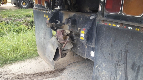 รถอีซุซุ 10 ล้อดั้ม FXZ 270 แรงม้า ปี 46.    สนใจติดต่อ  081 - 6079515