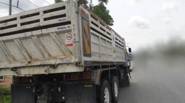 รถอีซุซุ 10 ล้อดั้ม FXZ 270 แรงม้า ปี 46.    สนใจติดต่อ  081 - 6079515