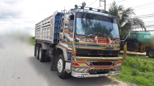 รถอีซุซุ 10 ล้อดั้ม FXZ 270 แรงม้า ปี 46.    สนใจติดต่อ  081 - 6079515