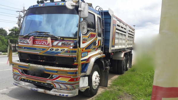 รถอีซุซุ 10 ล้อดั้ม FXZ 270 แรงม้า ปี 46.    สนใจติดต่อ  081 - 6079515