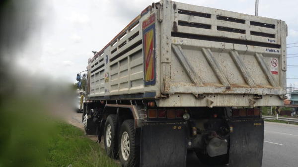 รถอีซุซุ 10 ล้อดั้ม FXZ 270 แรงม้า ปี 46.    สนใจติดต่อ  081 - 6079515