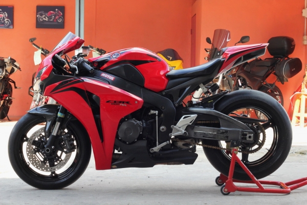 <เอิร์ท พิดโลก>CBR1000RR ปี08 สรรพแท้100\% สภาพสวย แต่งล้น