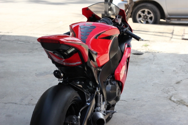 <เอิร์ท พิดโลก>CBR1000RR ปี08 สรรพแท้100\% สภาพสวย แต่งล้น