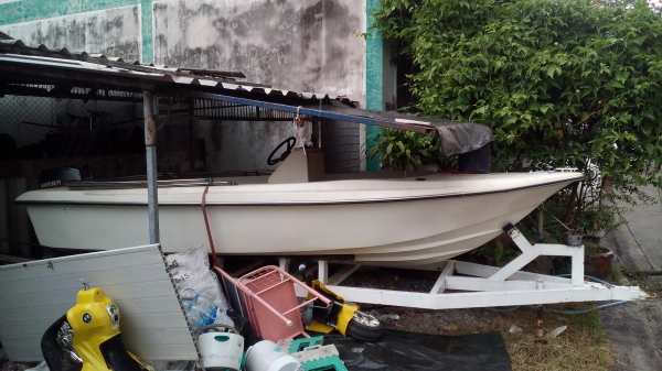 เรือ 14 ฟุตพร้อมเทรลเลอร์