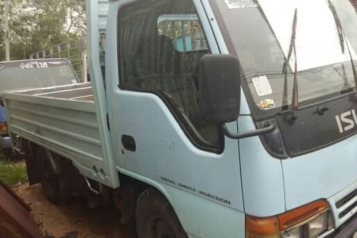 สีล้อ อีซูชุ NKR88ปี40 กะบะเรสทั้งลูก ยาว3.20ม สภาพดีสวยเดิมๆรถห้างแท้ ทะเบียนพร้อมโอน