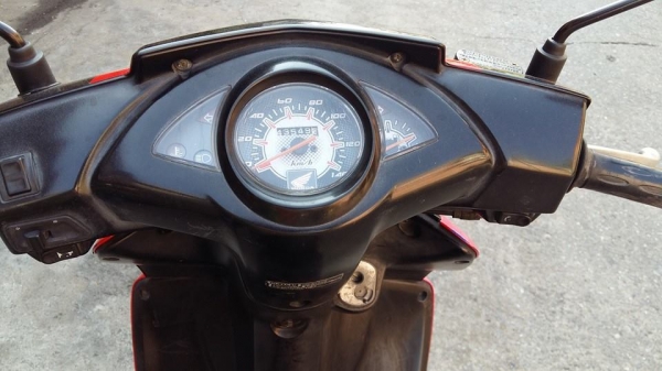 Click ปี 51 รถบ้าน สีแดง ดำ เครื่องเดิมๆ มีเล่ม เอกสารครบ ทดลองขับได้ทุกวัน โทร. 02-9165022,099-0812001