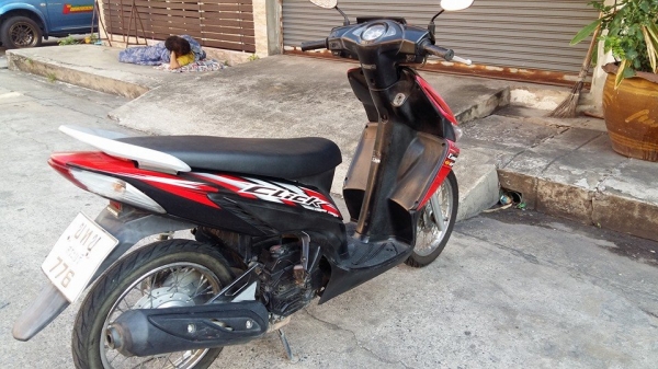 Click ปี 51 รถบ้าน สีแดง ดำ เครื่องเดิมๆ มีเล่ม เอกสารครบ ทดลองขับได้ทุกวัน โทร. 02-9165022,099-0812001