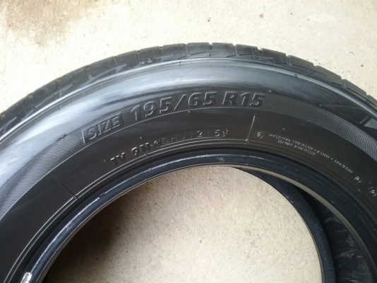 ยางBRIDGESTONE รุ่น Ecopia EP200 195 65R15 ปี2015 สภาพสวยมากๆไร้ที่ติ ดอกเยอะมากๆไม่มีปะ