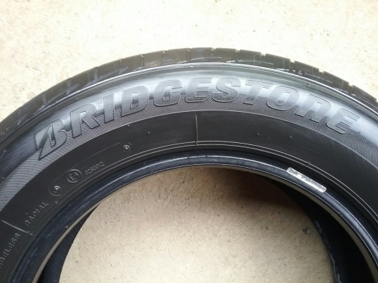 ยางBRIDGESTONE รุ่น Ecopia EP200 195 65R15 ปี2015 สภาพสวยมากๆไร้ที่ติ ดอกเยอะมากๆไม่มีปะ