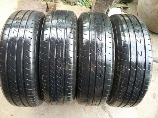 ยางBRIDGESTONE รุ่น Ecopia EP200 195 65R15 ปี2015 สภาพสวยมากๆไร้ที่ติ ดอกเยอะมากๆไม่มีปะ