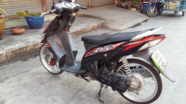 Click ปี 48 สีแดง รถบ้าน เครื่องเดิมๆ มีเล่ม เอกสารพร้อม โทร. 02-9165022,099-0812001