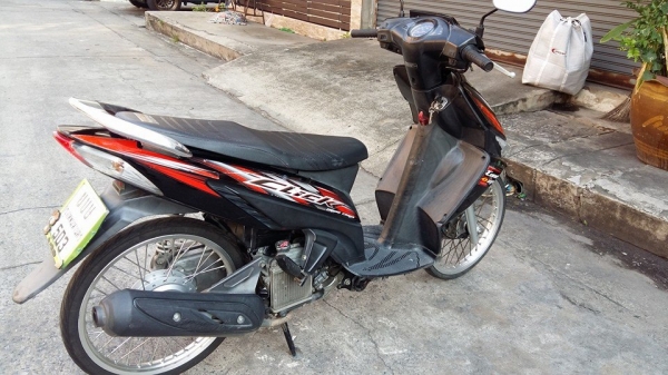 Click ปี 48 สีแดง รถบ้าน เครื่องเดิมๆ มีเล่ม เอกสารพร้อม โทร. 02-9165022,099-0812001