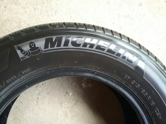 ยางMICHELIN รุ่น LATITUDE. 215 65R16ปี2015 ยางรถกระบะ รถตู้สภาพสวยมากๆ ดอกเยอะมากๆ