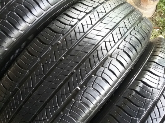 ยางMICHELIN รุ่น LATITUDE. 215 65R16ปี2015 ยางรถกระบะ รถตู้สภาพสวยมากๆ ดอกเยอะมากๆ