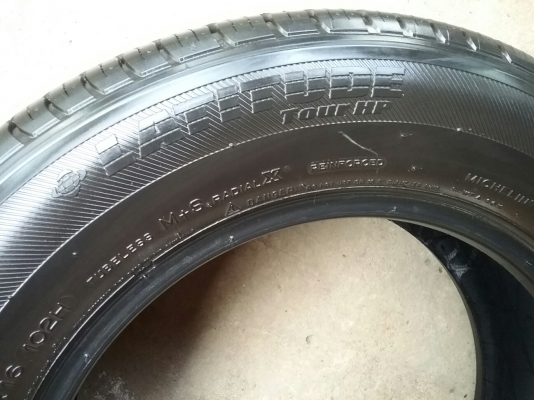 ยางMICHELIN รุ่น LATITUDE. 215 65R16ปี2015 ยางรถกระบะ รถตู้สภาพสวยมากๆ ดอกเยอะมากๆ