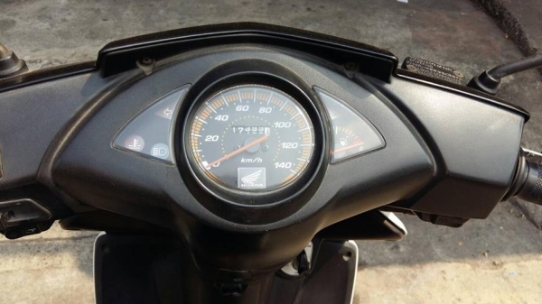 Click ปี 50 สีฟ้า รถสวยมาก เครื่องเดิม แน่นๆ มีเล่ม เอกสารครบ ไม่ผิดหวังแน่นอน โทร. 02-9165022,099-0812001