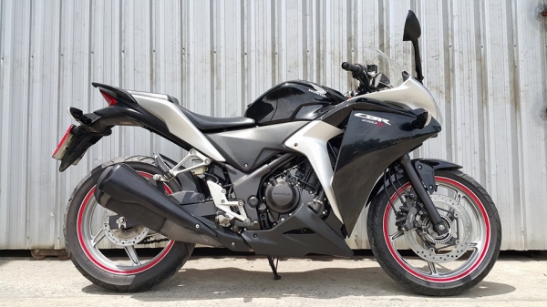 CBR250 ABS ราคาเหมือนตัว non ABS สภาพสวย พร้อมใช้งาน รถบ้านมือเดียว