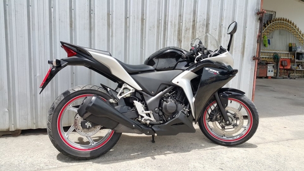 CBR250 ABS ราคาเหมือนตัว non ABS สภาพสวย พร้อมใช้งาน รถบ้านมือเดียว