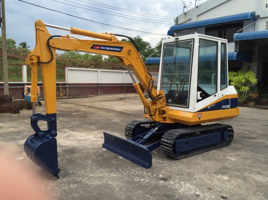 รถขุด Komatsu PC30-5 มีเก๋ง มือสองนำเข้าจากญี่ปุ่น ทำสีใหม่ พร้อมใช้งาน