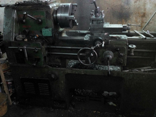 ขายครับขายเครื่องกลึง takisawa 550 ญี่ปุ่น ขนาด 4.5 ฟุต หัวจับ 9.5 " สวิงประมาณ 400 (ต่อท้ายแท่นไว้ยันศูนย์ยาว) เครื่องเงียบ สไลด์ดี สีไม่สวย สภาพใช่งานทุกวัน 65000 บาท 0814583376 เอก ปทุม