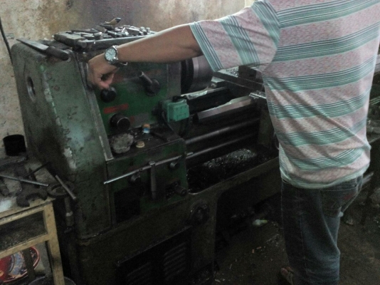 ขายครับขายเครื่องกลึง takisawa 550 ญี่ปุ่น ขนาด 4.5 ฟุต หัวจับ 9.5 " สวิงประมาณ 400 (ต่อท้ายแท่นไว้ยันศูนย์ยาว) เครื่องเงียบ สไลด์ดี สีไม่สวย สภาพใช่งานทุกวัน 65000 บาท 0814583376 เอก ปทุม ขายครับขายเครื่องกลึง takisawa 550 ญี่ปุ่น ขนาด 4.5 ฟุต หัวจับ 9.5 " สวิงประมาณ 400 (ต่อท้ายแท่นไว้ยันศูนย์ยาว) เครื่องเงียบ สไลด์ดี สีไม่สวย สภาพใช่งานทุกวัน 65000 บาท 0814583376 เอก ปทุม