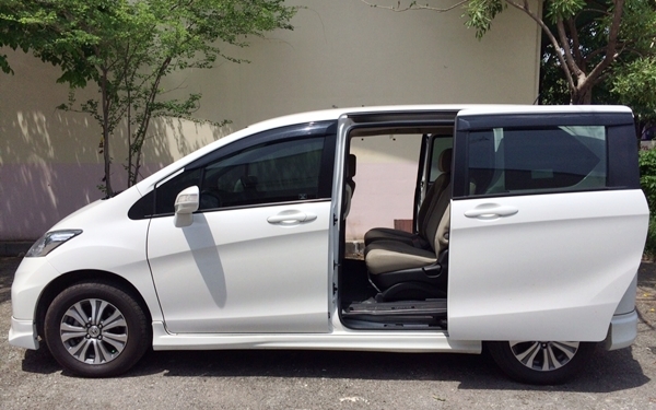 มือเดียว มีแอร์หลัง ไมล์น้อย สีขาวจากโรงงาน มือเดียว มีแอร์หลัง ไมล์น้อย สีขาวจากโรงงาน