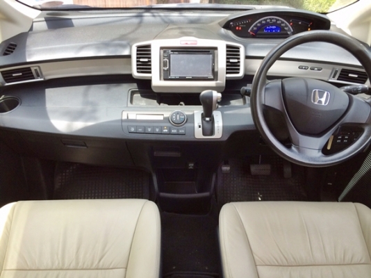 มือเดียว มีแอร์หลัง ไมล์น้อย สีขาวจากโรงงาน มือเดียว มีแอร์หลัง ไมล์น้อย สีขาวจากโรงงาน