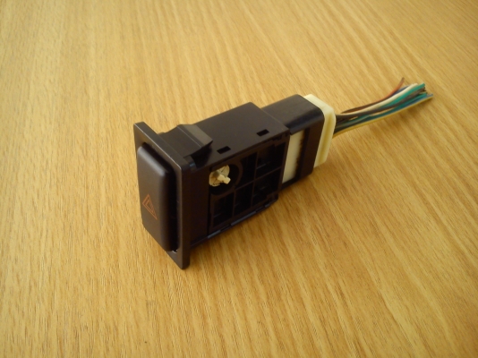 สวิตช์ ไฟฉุกเฉิน ของรถ TOYOTA ทรงตั้ง แบบมีขอบด้านหน้า สวิตช์ ไฟฉุกเฉิน ของรถ TOYOTA ทรงตั้ง แบบมีขอบด้านหน้า